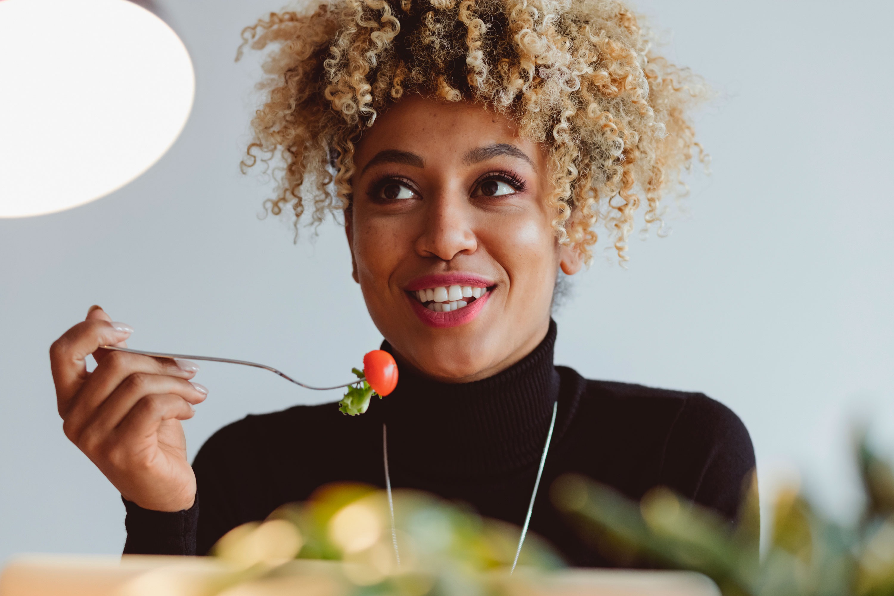 Femme qui mange